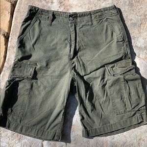 Authentic Carhartt shorts, size M (like new)